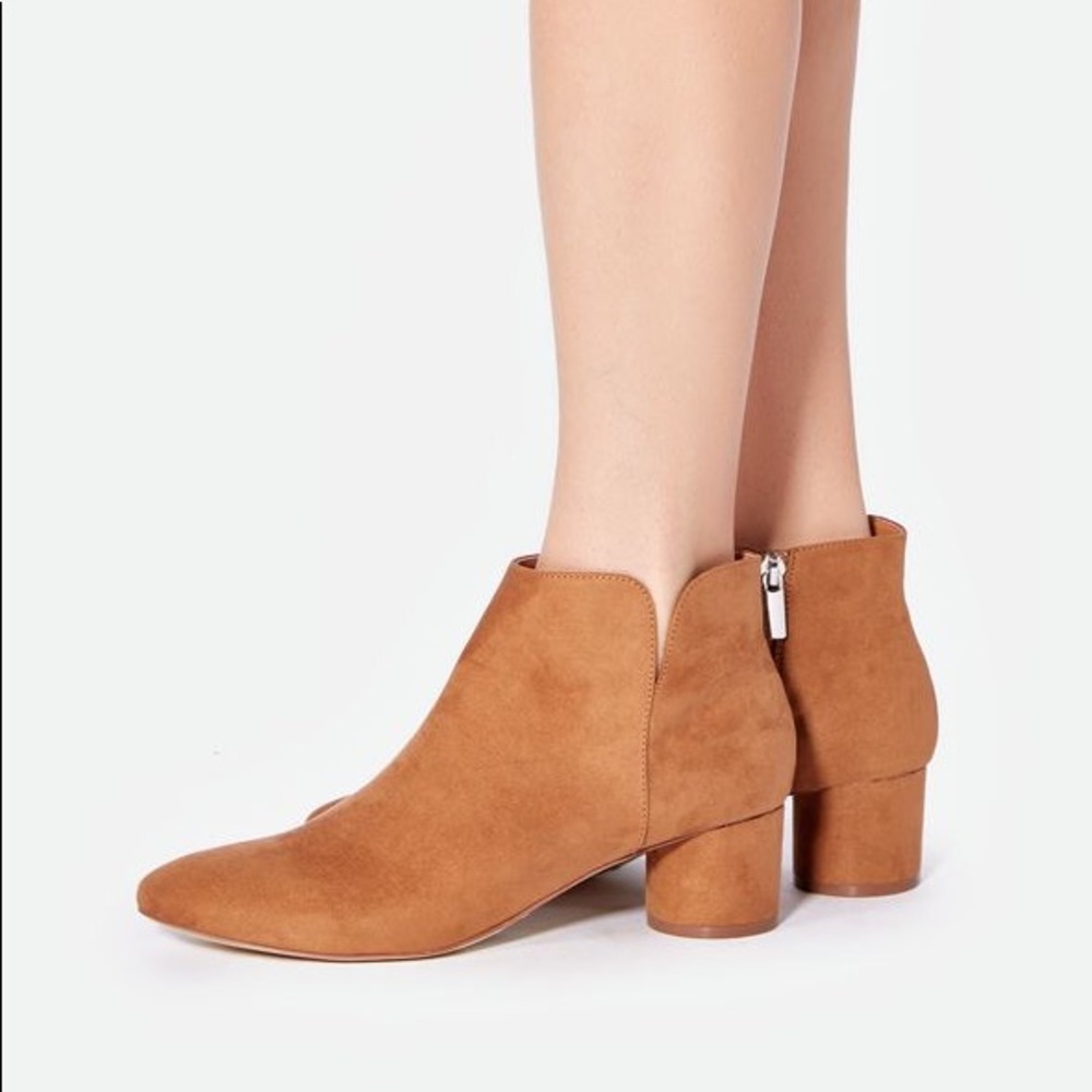 NIB!! JustFab Booties, Rosie, Camel, size 9